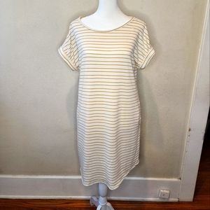 Dress with pockets. Mustard stripe. Accent buttons on back